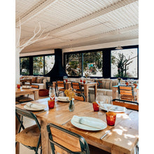 Afbeelding in Gallery-weergave laden, Op bezoek in Ibiza – plekken om naar te verlangen, originele recepten en insider-tips De adviesprijs is de winkelverkoopprijs.