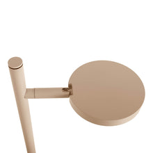 Afbeelding in Gallery-weergave laden, LED Draadloze Tafellamp "Lupa" Hoogte: 45 cm. Gemaakt van gelakt aluminium in de kleur Frosted Almonds (Pantone 481 C) en wit kunststof. Voorzien van geïntegreerde LED-verlichting, dimbaar via een touchsensor.
