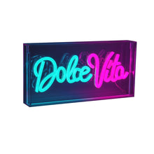 Afbeelding in Gallery-weergave laden, LED Decoratief Letterlicht "Dolce Vita" – 30 x 15 cm – Blauw en Magentarood – Voor Binnengebruik