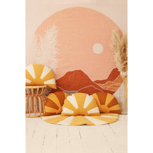 Afbeelding in Gallery-weergave laden, “Dinner in Sausalito” Zonnekussen – FOLLOW THE SUN