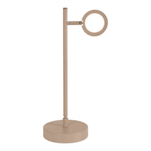 Afbeelding in Gallery-weergave laden, LED Draadloze Tafellamp "Lupa" Hoogte: 45 cm. Gemaakt van gelakt aluminium in de kleur Frosted Almonds (Pantone 481 C) en wit kunststof. Voorzien van geïntegreerde LED-verlichting, dimbaar via een touchsensor.