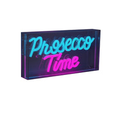 Afbeelding in Gallery-weergave laden, LED Letterlicht "Prosecco Time" – 30 x 15 cm – Blauw en Magentarood – Voor Binnengebruik
